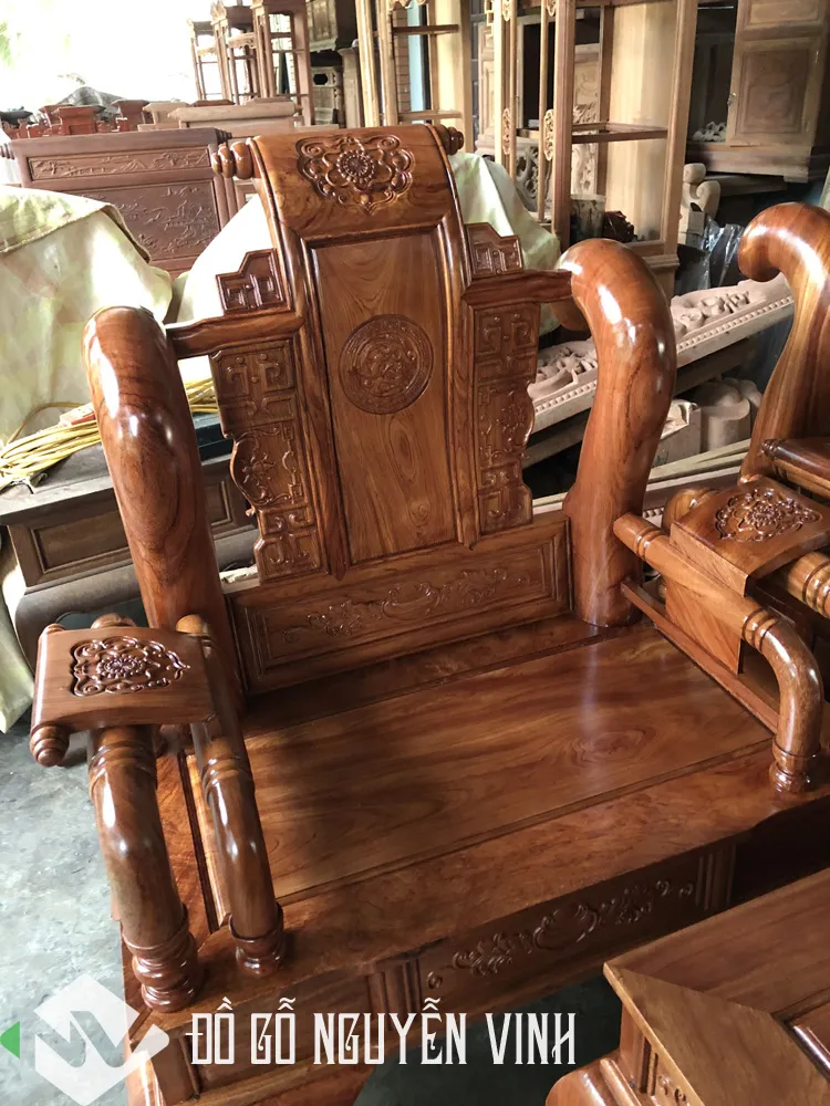 Ghế đơn trong bộ bàn ghế Tần Thủy Hoàng gỗ hương đá cho phòng khách