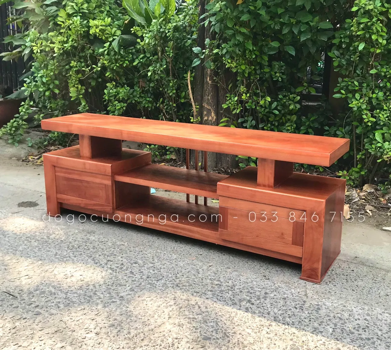 Mẫu kệ tivi gỗ xoan đào thiết kế đơn giản, hiện đại