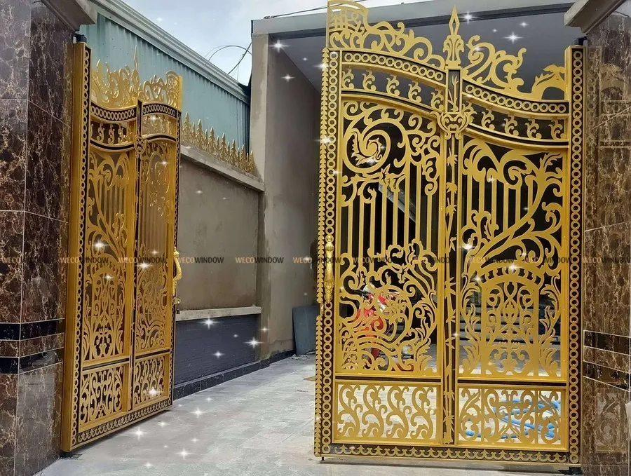 Mẫu cửa CNC 4 cánh sang trọng với họa tiết cổ điển.