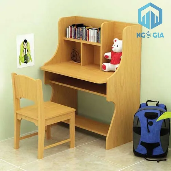 Bàn học gỗ tự nhiên cho bé cấp 1 tích hợp giá sách tiện lợi