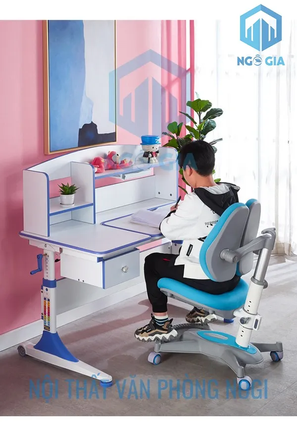 Bàn học thông minh bằng gỗ, điều chỉnh được độ cao phù hợp bé
