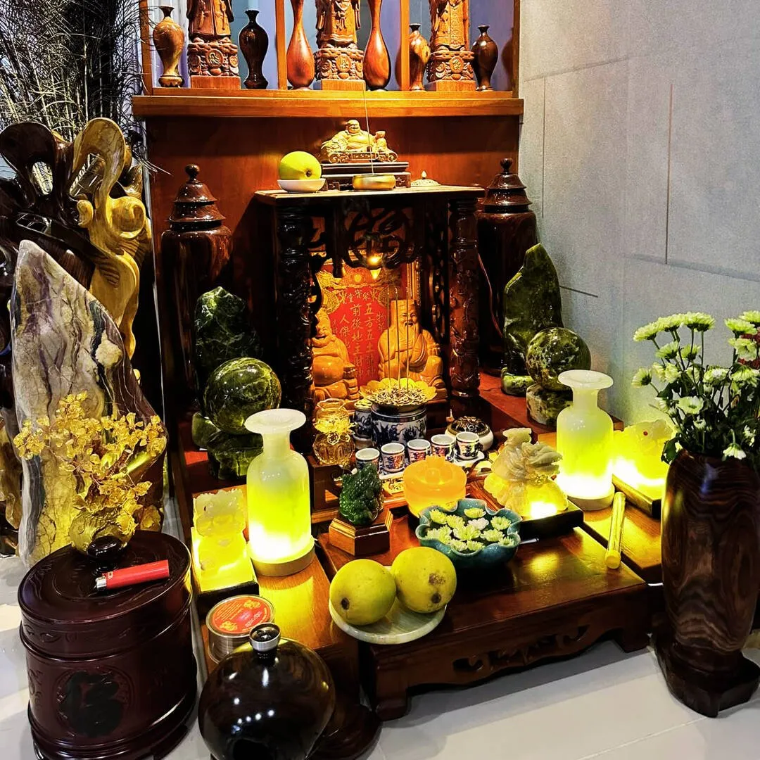 Vị trí đặt bàn thờ Thần Tài Ông Địa trong cửa hàng hoặc nhà ở