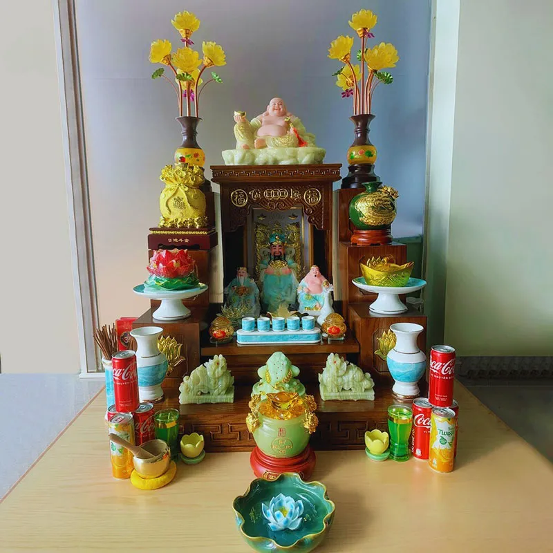 Bàn thờ Ông Địa Thần Tài mini tiết kiệm diện tích cho căn hộ nhỏ