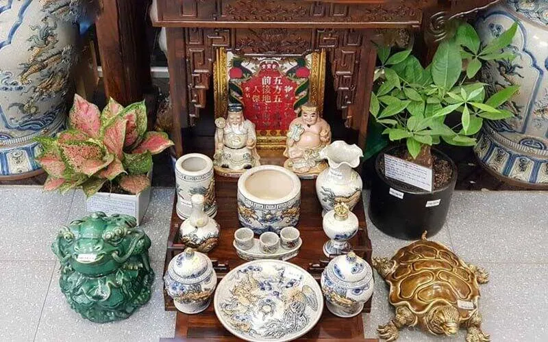 Các vật phẩm cần thiết trên bàn thờ Thần Tài chuẩn phong thủy