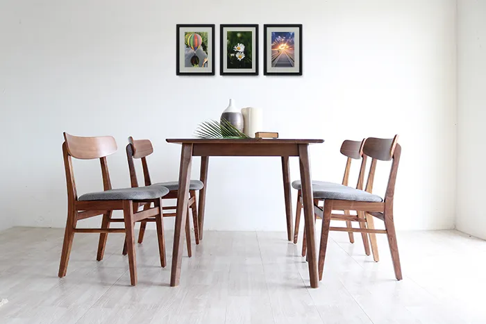 Bàn ăn gỗ tự nhiên phong cách ấm cúng