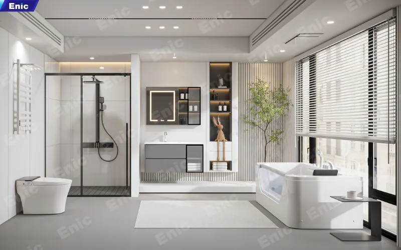 Bố trí cây cảnh và ánh sáng tự nhiên trong thiết kế nhà vệ sinh tạo cảm giác thư thái.