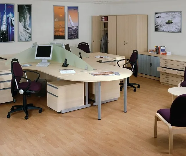 Cụm bàn làm việc gỗ MDF phủ melamine tạo không gian văn phòng hiện đại.