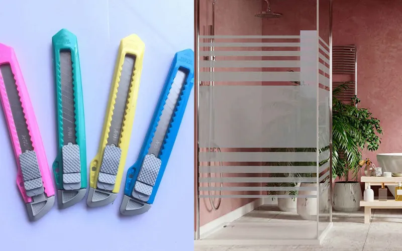 Cắt bỏ phần decal thừa ở các cạnh bằng dao rọc giấy