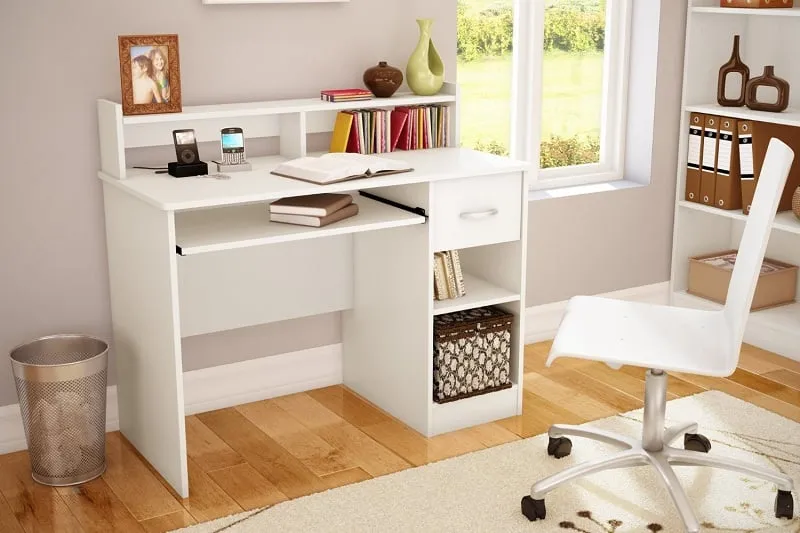 Hình ảnh minh họa những điều cấm kỵ khi đặt bàn học: tránh ánh sáng chói từ cửa sổ