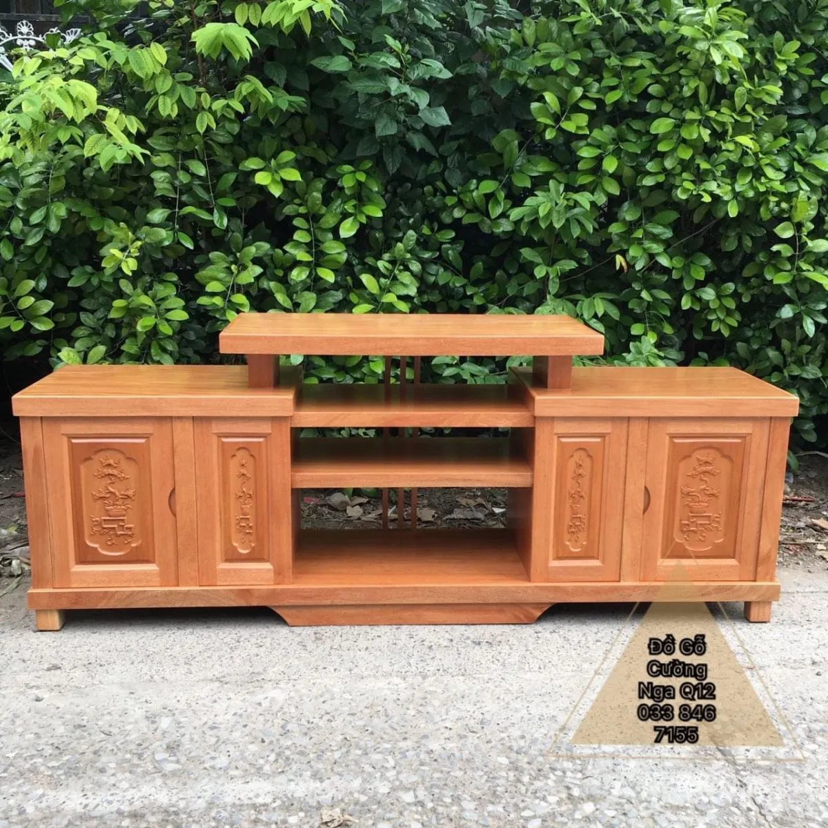 Kệ tivi gỗ hương sang trọng cho không gian phòng khách
