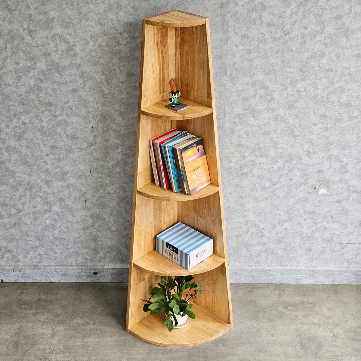 Kệ góc tường gỗ cao su hình quạt tận dụng không gian hiệu quả