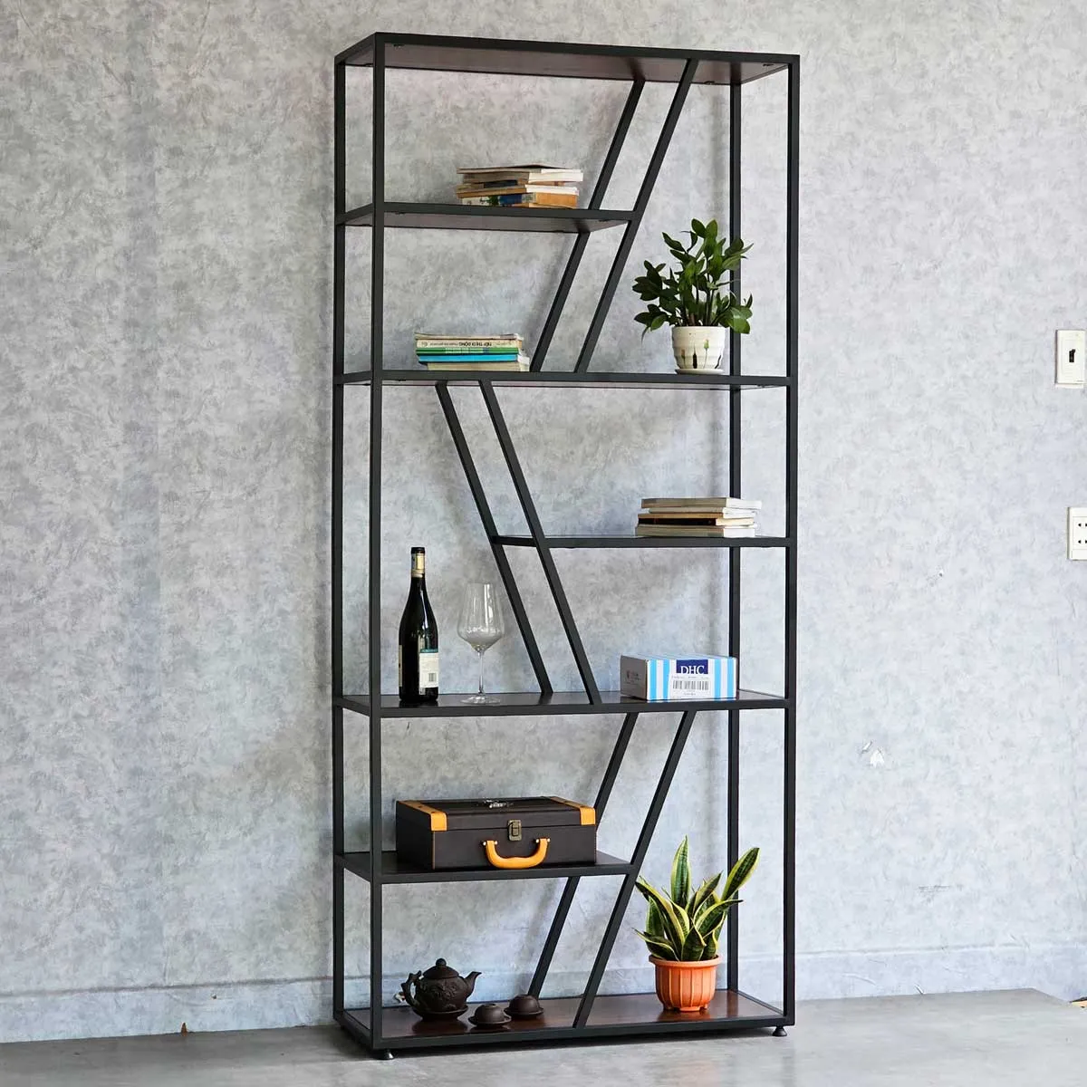 Kệ trang trí khung sắt kết hợp gỗ cao su đẹp mắt