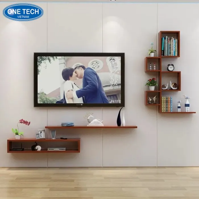 Vị trí lắp đặt kệ rượu treo tường gần kệ tivi phòng khách