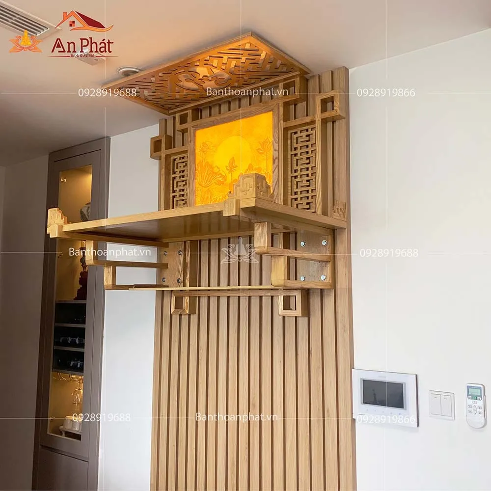 Mẫu bàn thờ treo tường kết hợp tranh trúc chỉ