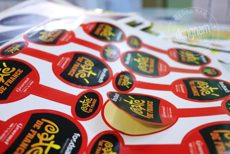 In decal giấy cán bóng bế khuôn theo hình