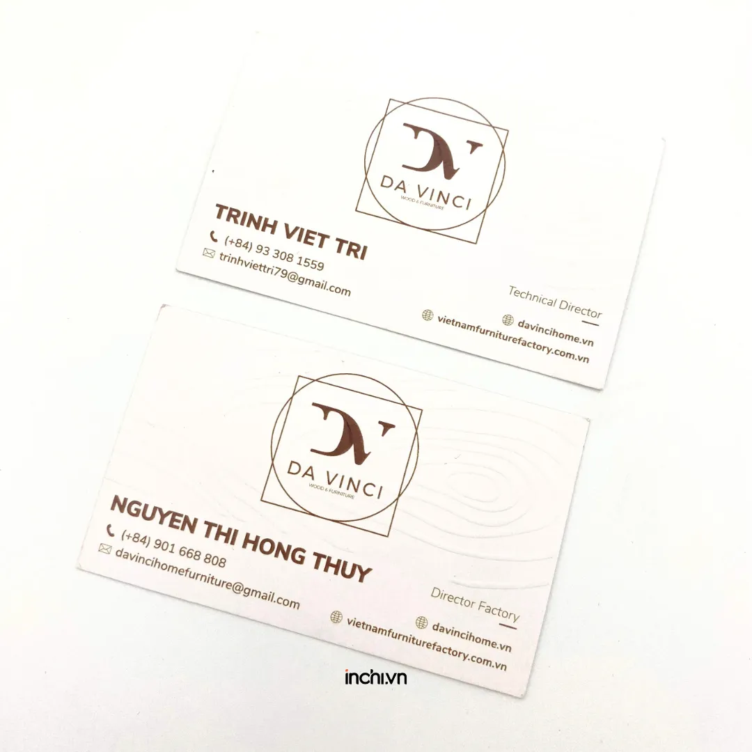 Thiết kế logo và thông tin liên hệ trên danh thiếp thể hiện sự chuyên nghiệp