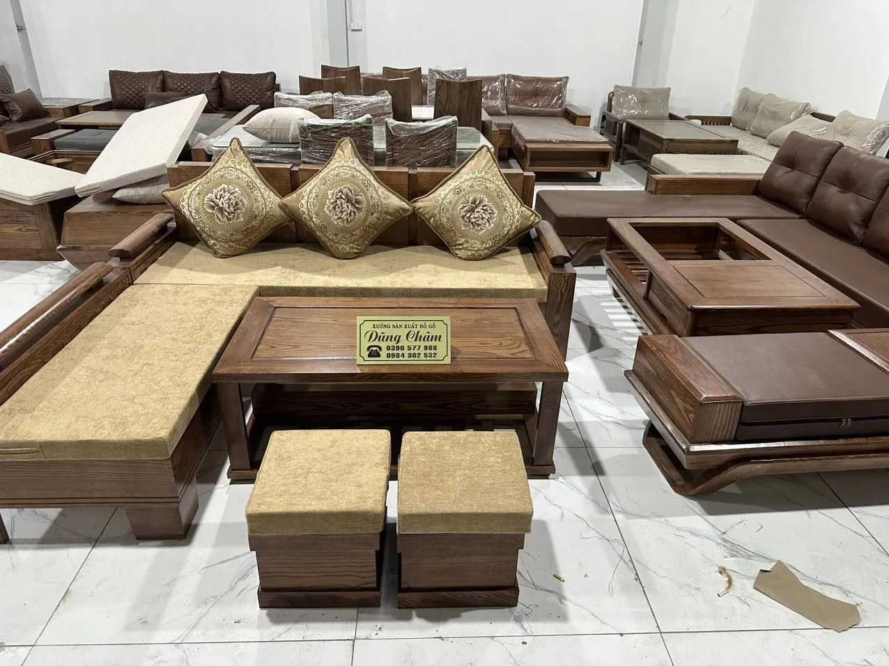 Mẫu sofa gỗ góc nhỏ hiện đại màu tự nhiên