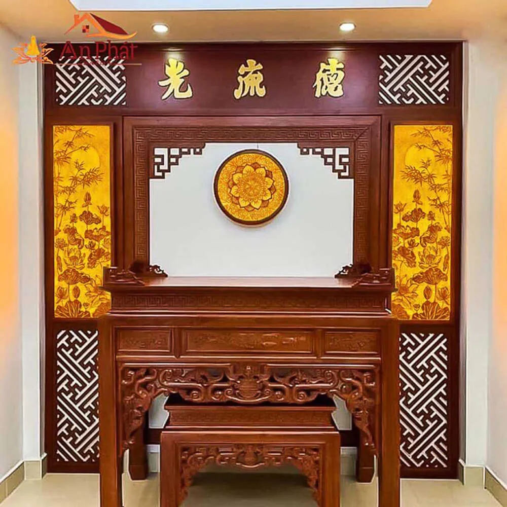 Vách ngăn phòng thờ hiện đại phân chia không gian phòng khách và phòng thờ