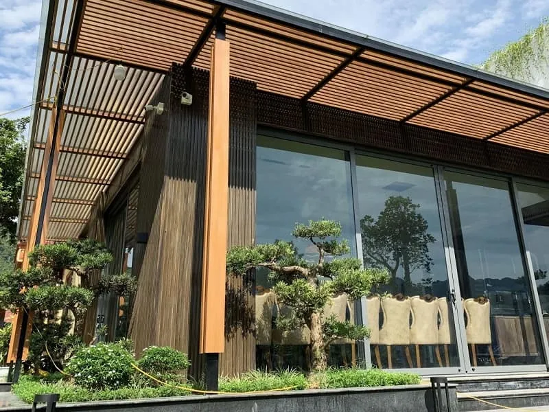 Tấm nhựa giả gỗ dùng ngoài trời tô điểm cho căn nhà